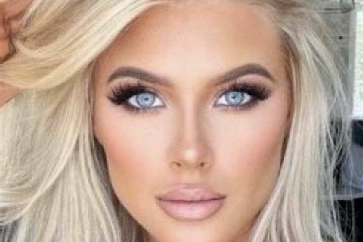 Piper, 21, a platinum blonde amber-eyed mixed companion based in Zelatovice. Offering Domination, Duos, Striptease. Available for incall and outcall, overnig...