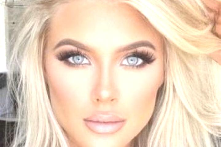 Piper, 21, a platinum blonde brown-eyed latina companion based in Sunnybank. Offering Tantra, Overnight, Striptease. Available for incall and outcall, overni...