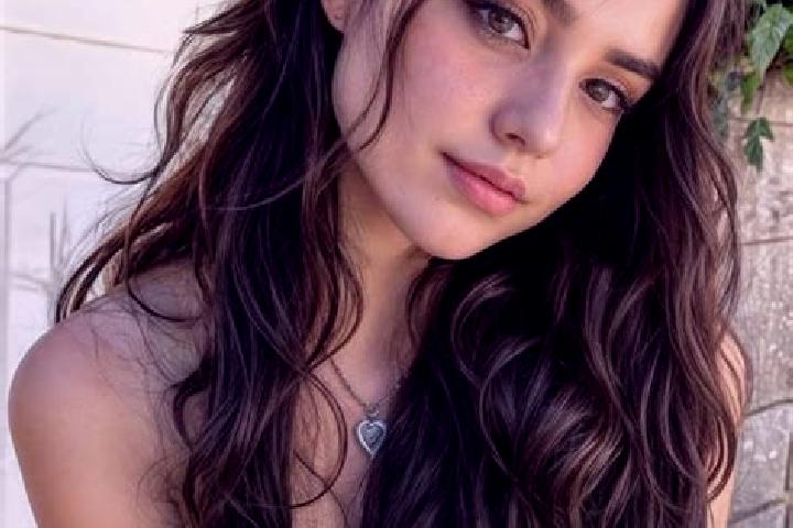 Piper, 23, a auburn amber-eyed caucasian companion based in Gotham. Offering 69, Dinner Date, Striptease, Party Girl. Available for incall and outcall, overn...