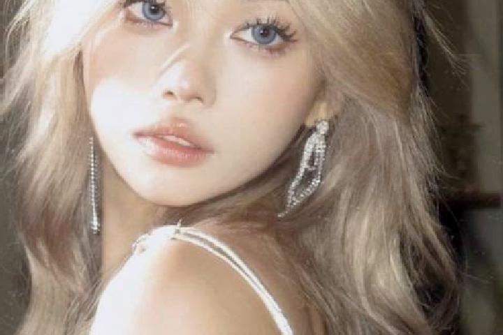 Piper, 24, a blonde grey-eyed asian companion based in Brixworth. Offering Tantra, Domination. Available for incall and outcall, overnight bookings available.