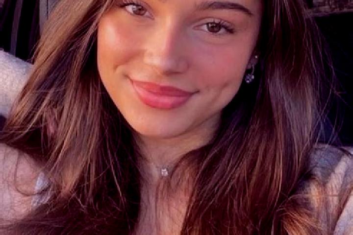 Piper, 24, a brunette hazel-eyed caribbean companion based in Wairiang. Offering Deep French Kissing, Travel Companion, Couples, CIM, Duos. Available for inc...