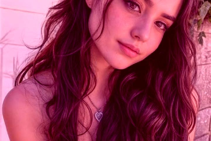 Piper, 25, a auburn amber-eyed caribbean companion based in El Paraiso. Offering Striptease, 69, Travel Companion, Massage, GFE. Available for incall and out...