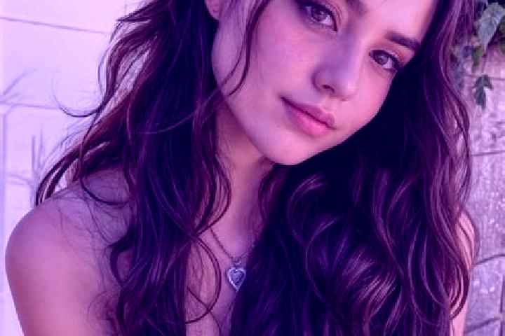 Piper, 25, a chestnut hazel-eyed latina companion based in Sihai. Offering Striptease, Couples, GFE, Girlfriend Experience, Dinner Date. Available for incall...