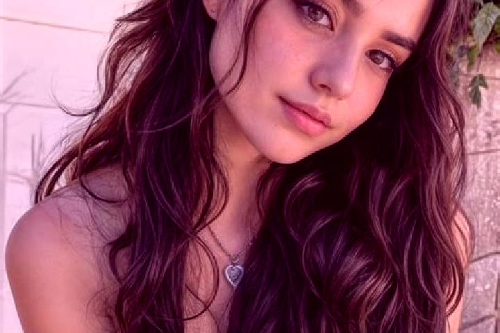 Piper, 25, a dark blonde hazel-eyed middle eastern companion based in Molobulahe. Offering Roleplay, Domination, GFE. Available for incall and outcall, overn...