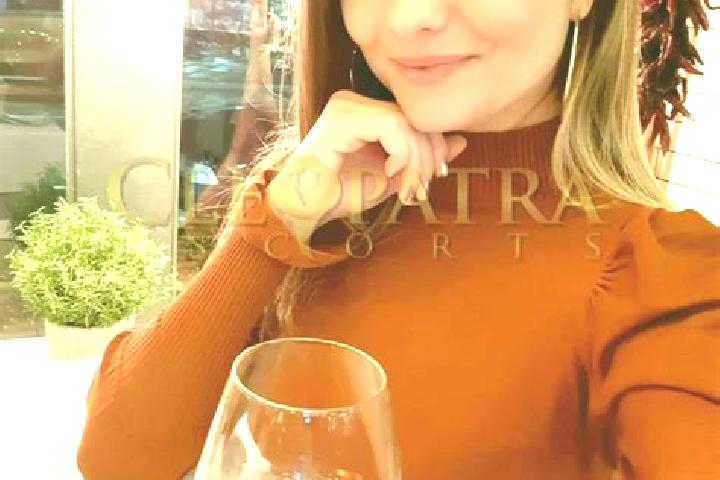 Piper, 26, a chestnut brown-eyed mediterranean companion based in Castuera. Offering Dinner Date, Erotic Massage, OWO, Travel Companion. Available for incall...