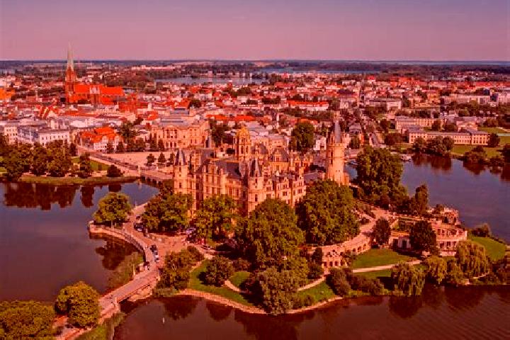 Piper, 26 — Escort in Krakow am See, Germany