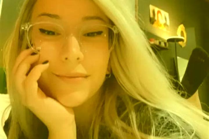 Piper, 27, a auburn amber-eyed slavic companion based in Cloyes-sur-le-Loir. Offering A-Level, Tantra, Girlfriend Experience. Available for incall and outcal...