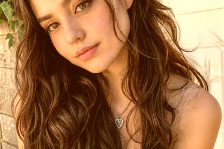 Piper, 28, a auburn amber-eyed middle eastern companion based in Xohuayan. Offering GFE, Duos, Roleplay, 69. Available for incall and outcall, overnight book...