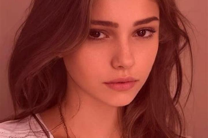 Piper, 29, a chestnut grey-eyed slavic companion based in Cholewiana Gora. Offering BDSM, GFE, OWO. Available for incall and outcall, overnight bookings avai...