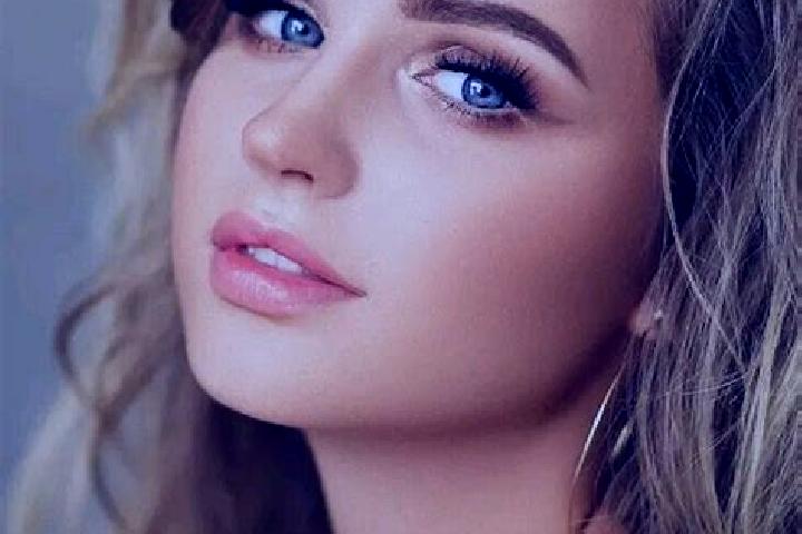 Piper, 31, a dark blonde blue-eyed ebony companion based in Somerset. Offering Massage, Couples, BDSM. Available for incall and outcall, overnight bookings a...