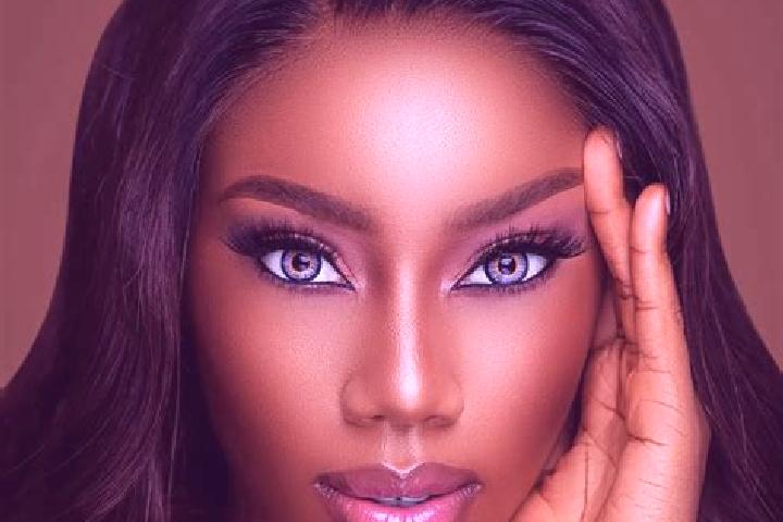 Piper, 32, a red blue-eyed ebony companion based in Emmering. Offering GFE, A-Level, 69. Available for incall and outcall, day and evening dates.