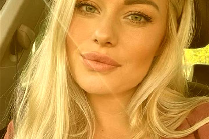 Piper, 36, a blonde hazel-eyed caucasian companion based in Praetis. Offering Striptease, 69, Overnight, A-Level, Deep French Kissing. Available for incall a...