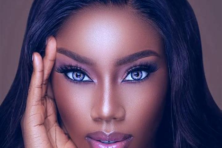 Piper, 36, a chestnut blue-eyed ebony companion based in Jangalpur. Offering Fetish, Couples. Available for incall and outcall, day and evening dates.