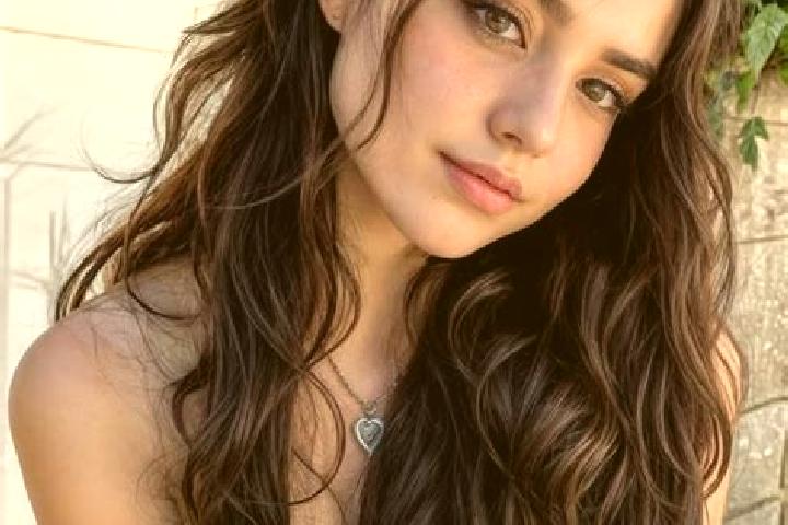 Piper, 37, a auburn amber-eyed middle eastern companion based in Fort Pierre. Offering OWO, Striptease, Roleplay. Available for incall and outcall, day and e...