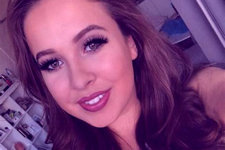 Piper, 38, a auburn brown-eyed mediterranean companion based in Melnica. Offering Deep French Kissing, Domination, A-Level, Erotic Massage. Available for inc...