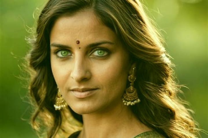 Piper, 39, a chestnut green-eyed indian companion based in Cheranmahadevi. Offering OWO, Fetish. Available for incall and outcall, overnight bookings available.