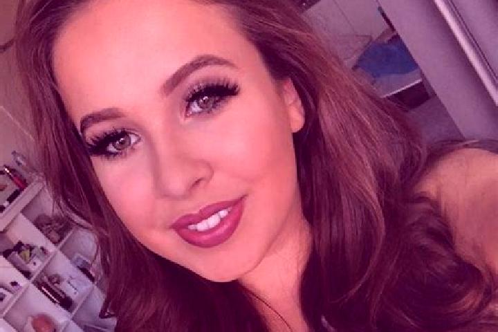 Quinn, 20, a auburn amber-eyed caucasian companion based in Oitui. Offering Party Girl, Domination, 69, Massage, Dinner Date. Available for incall and outcal...