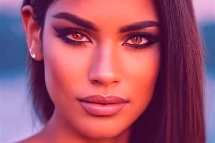 Quinn, 22, a red amber-eyed latina companion based in Smolenskaya. Offering Massage, Duos, Striptease. Available for incall and outcall, day and evening dates.