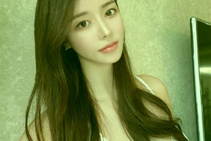 Quinn, 22 — Escort in Muliang, China