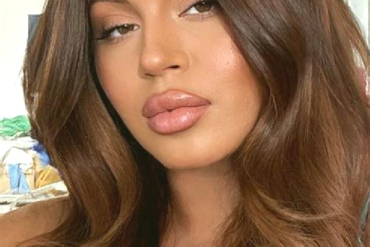 Quinn, 24, a auburn brown-eyed latina companion based in Tinalmud. Offering Domination, Overnight, Travel Companion, Duos, Striptease. Available for incall a...