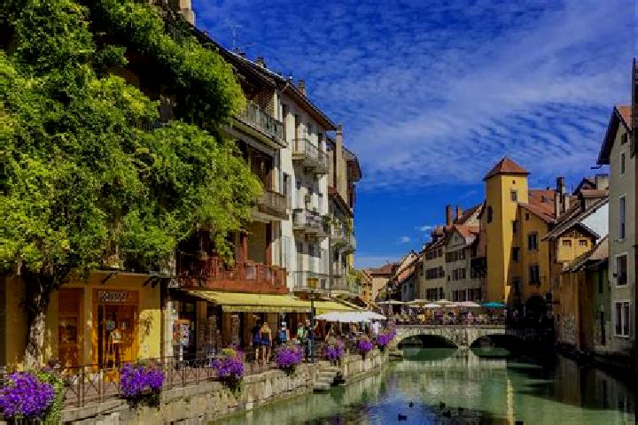 Quinn, 24 — Escort in Mogneneins, France