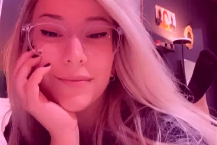 Quinn, 25, a blonde grey-eyed latina companion based in Carobbio degli Angeli. Offering Erotic Massage, Striptease, CIM, GFE. Available for incall and outcal...
