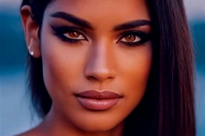 Quinn, 26, a red grey-eyed latina companion based in Romaneche-Thorins. Offering Fetish, Striptease. Available for incall and outcall, overnight bookings ava...