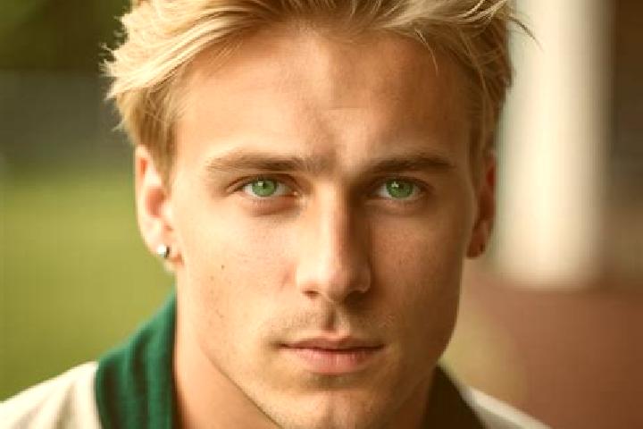 Quinn, 29, a platinum blonde green-eyed european companion based in Zhangjiagang. Offering Overnight, Fetish, A-Level, Massage. Available for incall and outc...