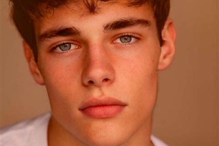 Quinn, 30, a chestnut brown-eyed caucasian companion based in Woodridge. Offering Tantra, Striptease. Available for incall and outcall, day and evening dates.