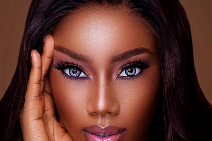 Quinn, 36, a red blue-eyed ebony companion based in Brundall. Offering Girlfriend Experience, Dinner Date, Travel Companion. Available for incall and outcall...