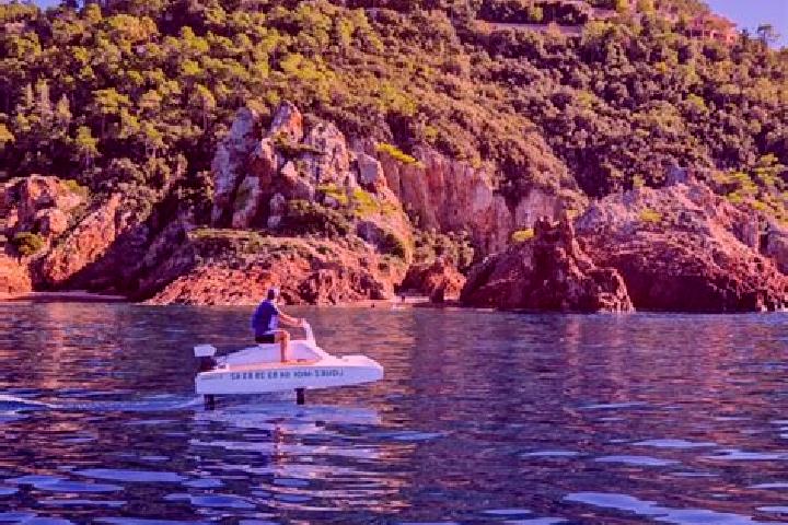 Riley, 20 — Escort in Theoule-sur-Mer, France