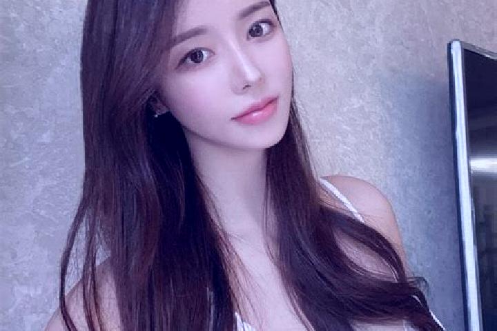 Riley, 21 — Escort in Muzhou, China