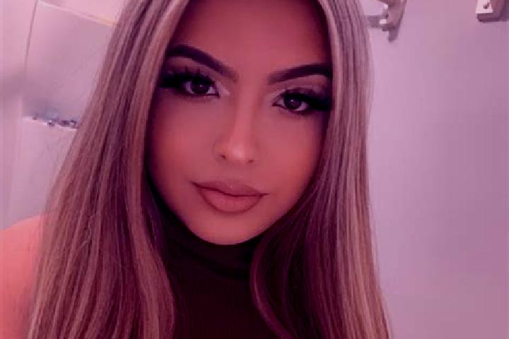 Riley, 22, a blonde hazel-eyed latina companion based in Gambellara. Offering Dinner Date, Girlfriend Experience, Erotic Massage, Party Girl. Available for i...