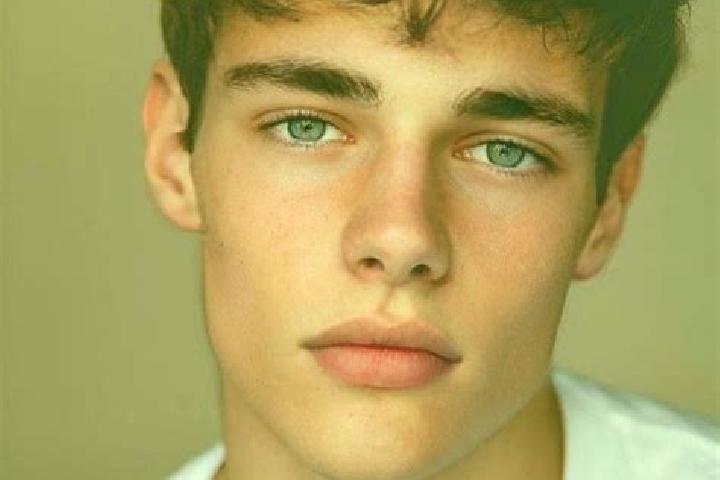 Riley, 23, a chestnut brown-eyed caucasian companion based in Farini. Offering OWO, Travel Companion, Tantra, Deep French Kissing. Available for incall and o...