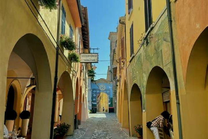 Riley, 24 — Escort in Dozza, Italy