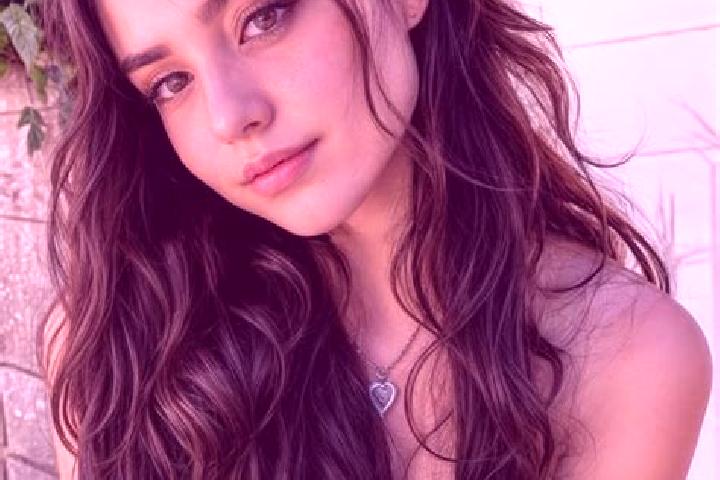 Riley, 25, a auburn amber-eyed middle eastern companion based in Elnora. Offering Tantra, Erotic Massage, Couples, Overnight, Massage. Available for incall a...