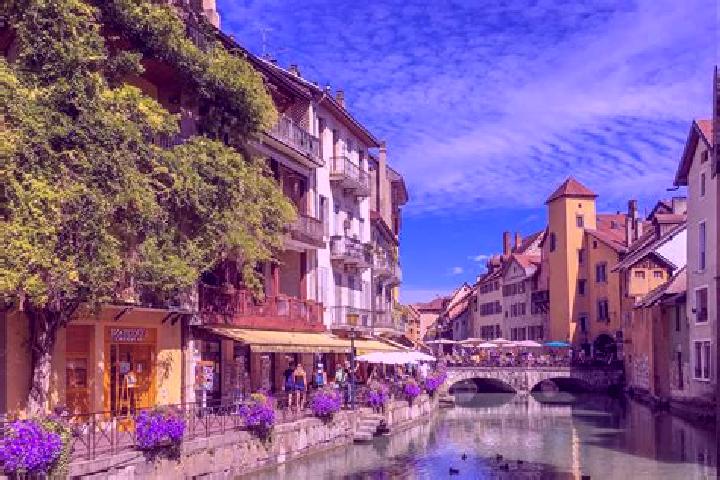 Riley, 25 — Escort in Compertrix, France
