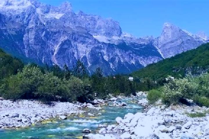 Riley, 25 — Escort in Kacinar, Albania