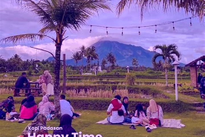 Riley, 25 — Escort in Padasan, Indonesia