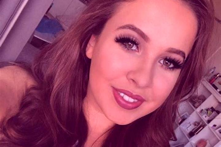 Riley, 26, a auburn brown-eyed european companion based in Mabouo. Offering Girlfriend Experience, 69, Erotic Massage. Available for incall and outcall, over...