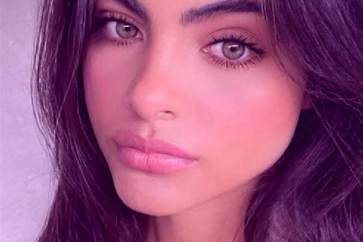 Riley, 26, a brunette green-eyed latina companion based in Seebach. Offering Dinner Date, Travel Companion. Available for incall and outcall, day and evening...