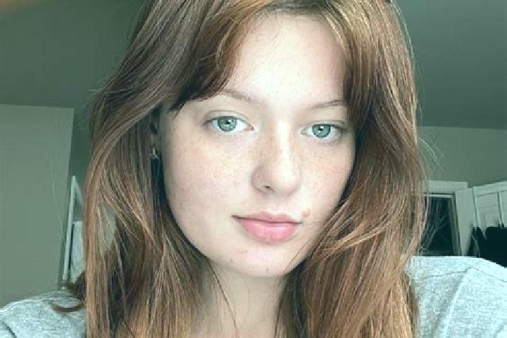 Riley, 27, a auburn brown-eyed mediterranean companion based in Grabazouo. Offering OWO, Erotic Massage, Massage, A-Level, BDSM. Available for incall and out...