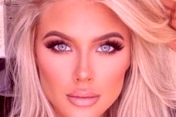 Riley, 27, a platinum blonde hazel-eyed indian companion based in Sankt Oswald bei Plankenwarth. Offering Striptease, Tantra, Duos, BDSM. Available for incal...