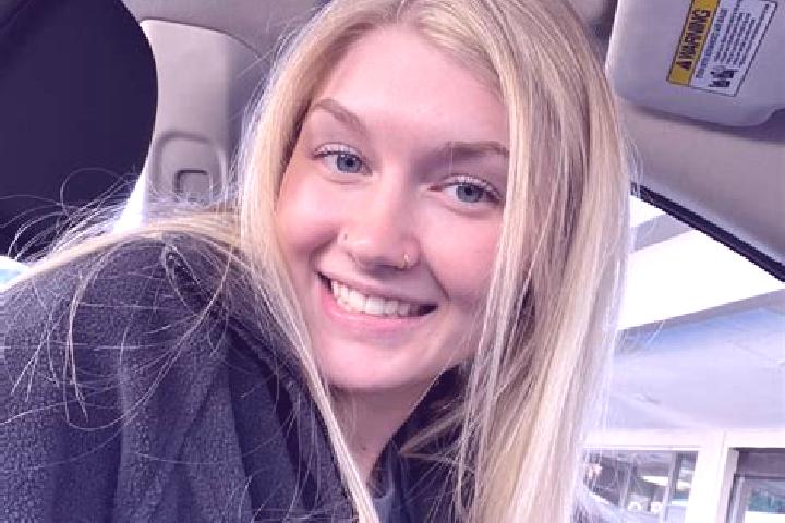 Riley, 27 — Escort in Belle Vernon, United States