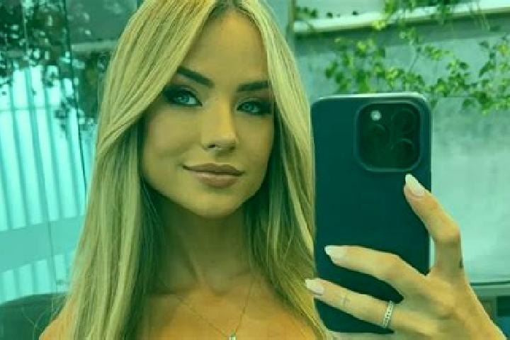 Riley, 27 — Escort in Casa Conejo, United States