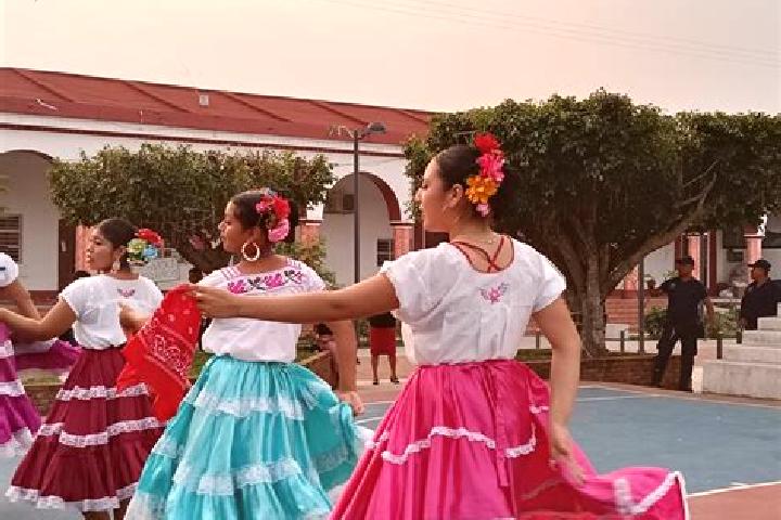 Riley, 29 — Escort in San Juan Guichicovi, Mexico