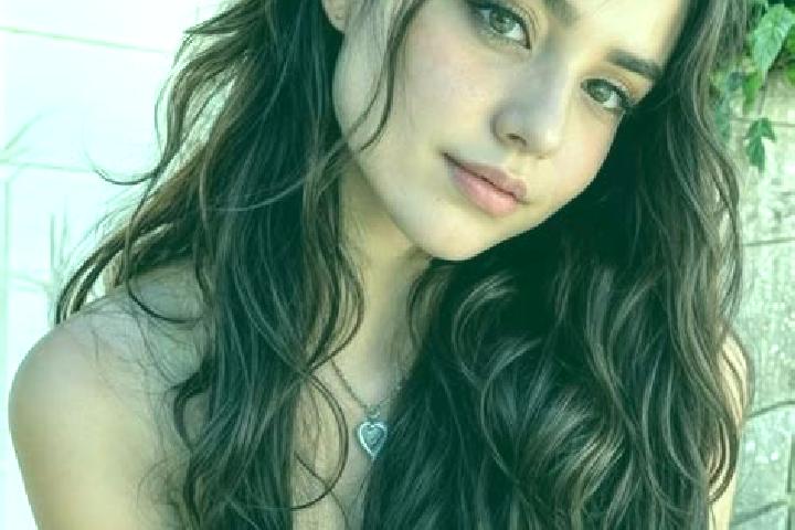 Riley, 31, a chestnut hazel-eyed middle eastern companion based in Orosi. Offering Striptease, Duos, OWO, Tantra. Available for incall and outcall, day and e...
