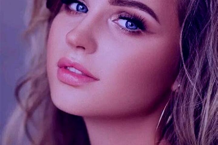 Riley, 32, a dark blonde blue-eyed mediterranean companion based in Grasse. Offering Striptease, Girlfriend Experience, Domination, 69. Available for incall ...