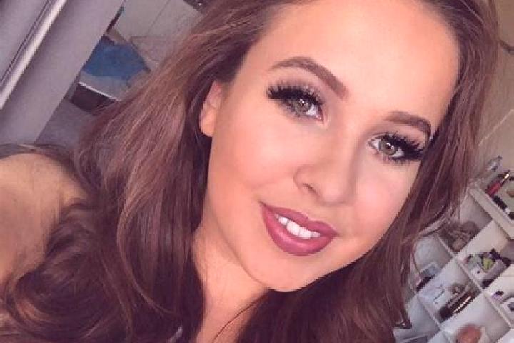 Riley, 32, a red brown-eyed mixed companion based in Lice. Offering Prostate Massage, Striptease, Dinner Date, Erotic Massage. Available for incall and outca...