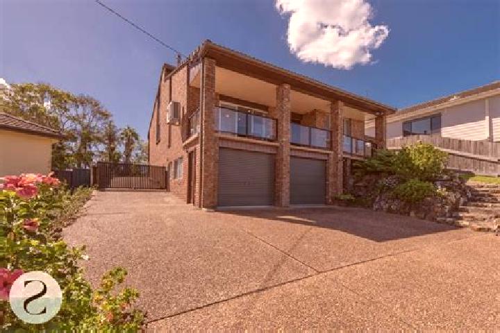 Riley, 32 — Escort in Belmont North, Australia